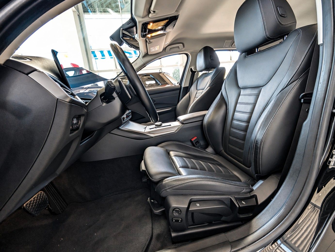 Fahrzeugabbildung BMW 320 d Touring AUT LEDER NAVI HUD LIVE COCKPIT