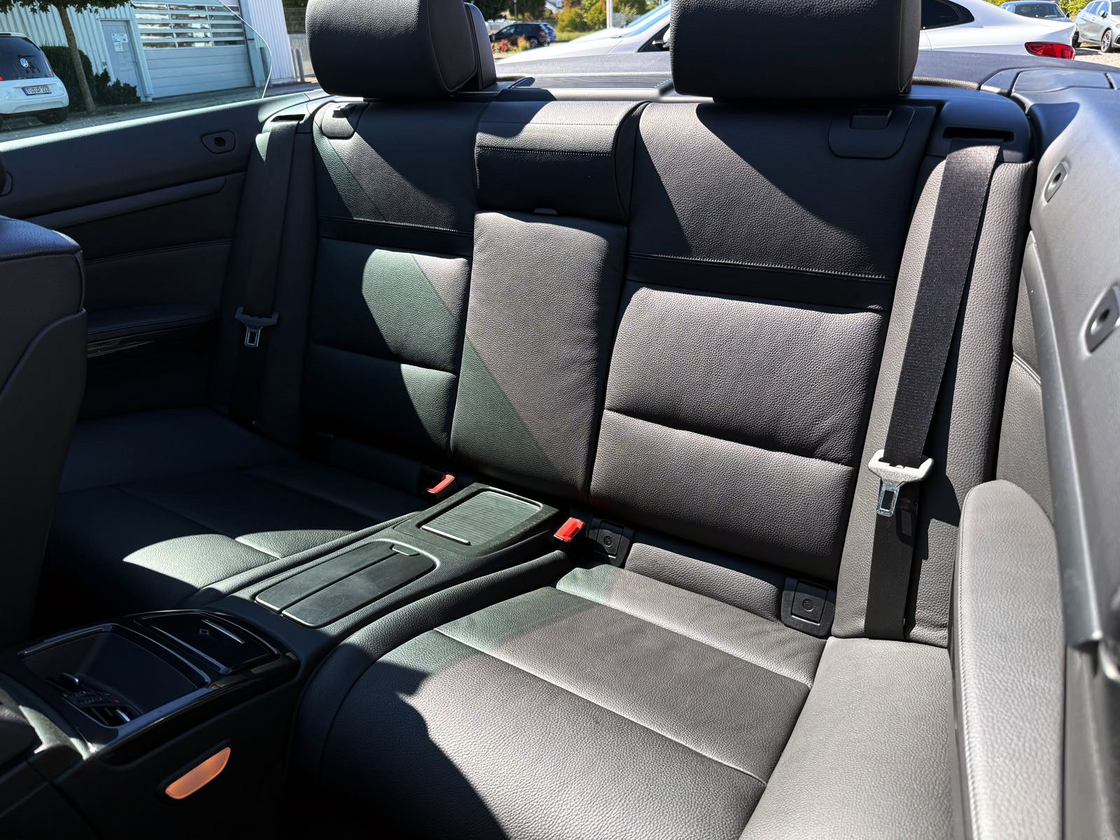 Fahrzeugabbildung BMW 335i E93 Cabrio Automatik PDC SHZ MEMORY NAV BT