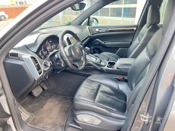 Porsche Cayenne - 8