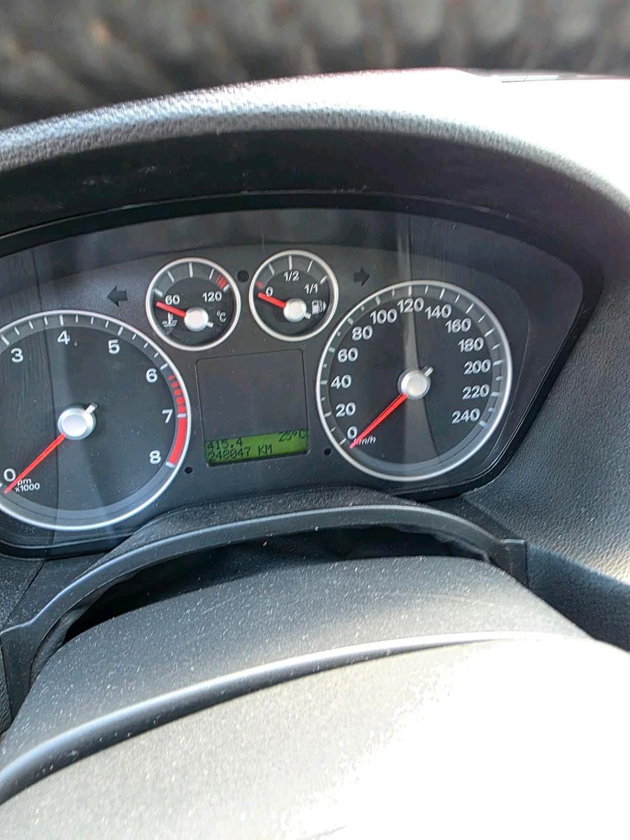 Ford Focus 2005 — photo 8
