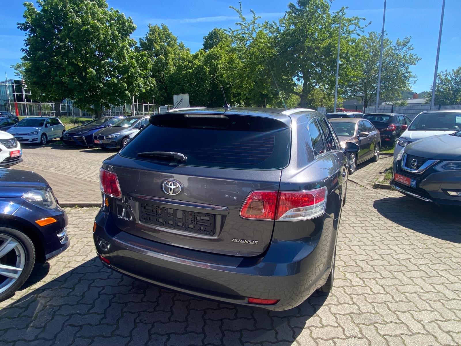 Toyota Avensis 2011 — photo 25