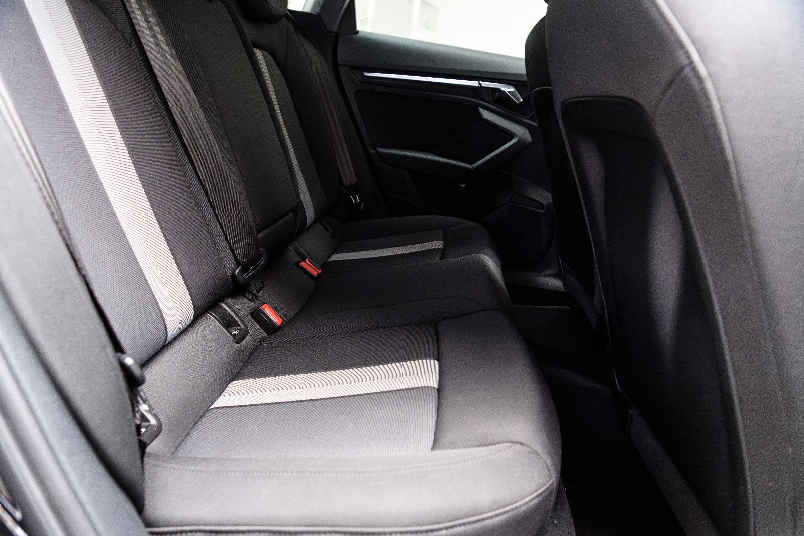 Fahrzeugabbildung Audi A3 30 TFSI S tronic advanced Sportback
