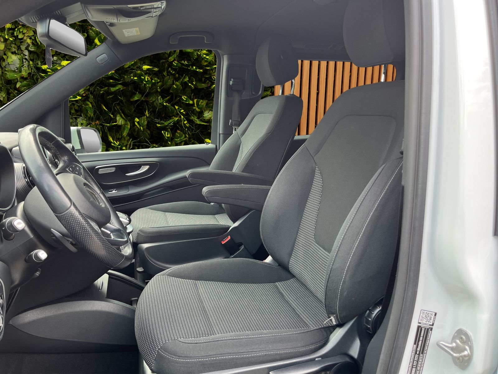 Fahrzeugabbildung Mercedes-Benz V 300 d EDITION AMG-LINE*lang*AHK*LED*9G-TRONIC*