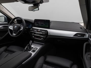 Fahrzeugabbildung BMW 530e xD Pano Kamera DAB HiFi Adapt. Fahrwerk 19"