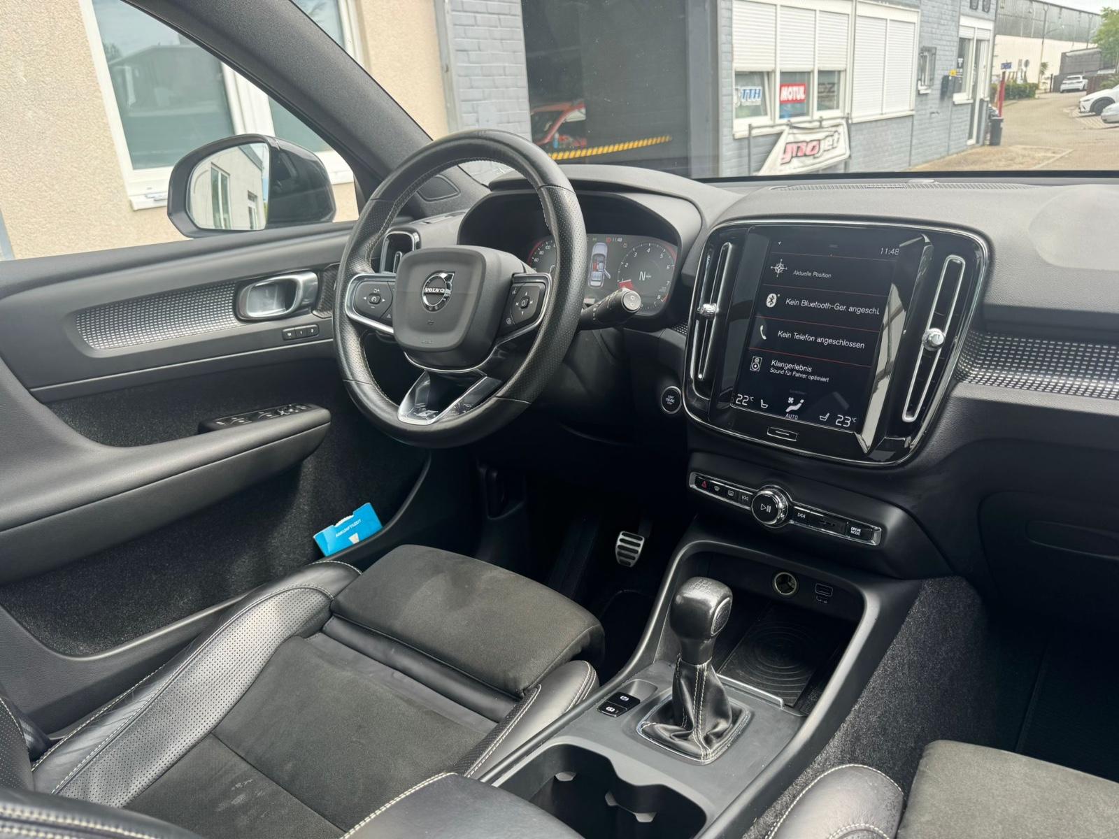 Volvo XC40 R Design 2WD T3-Xenium-Sensus-Kamera-Pano-