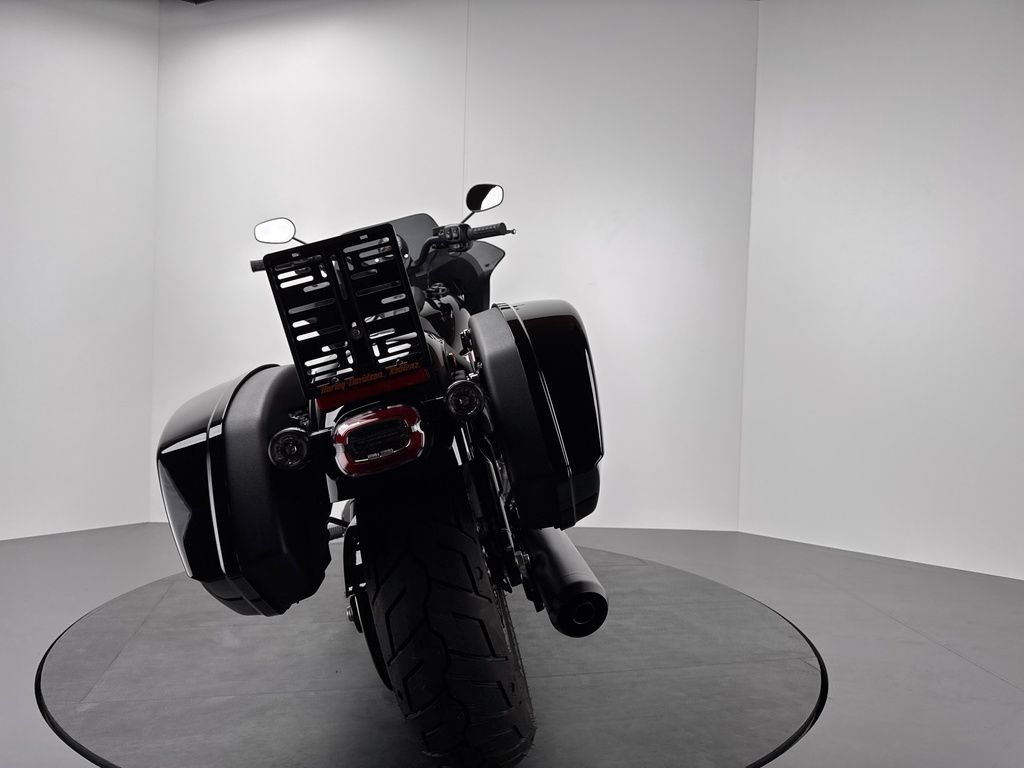 Fahrzeugabbildung Harley-Davidson LOW RIDER ST FXLRST