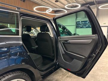 MYAUTOCENTER – Gebraucht- und Jahreswagen mit Werkstattservice in Pfaffenhofen Volkswagen Passat Variant Comfortline BlueMotion *AHK*Klima