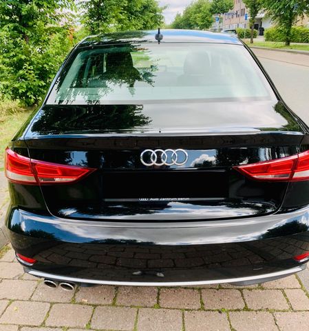 Audi A3 Limousine 35 tfsi s - Tronic