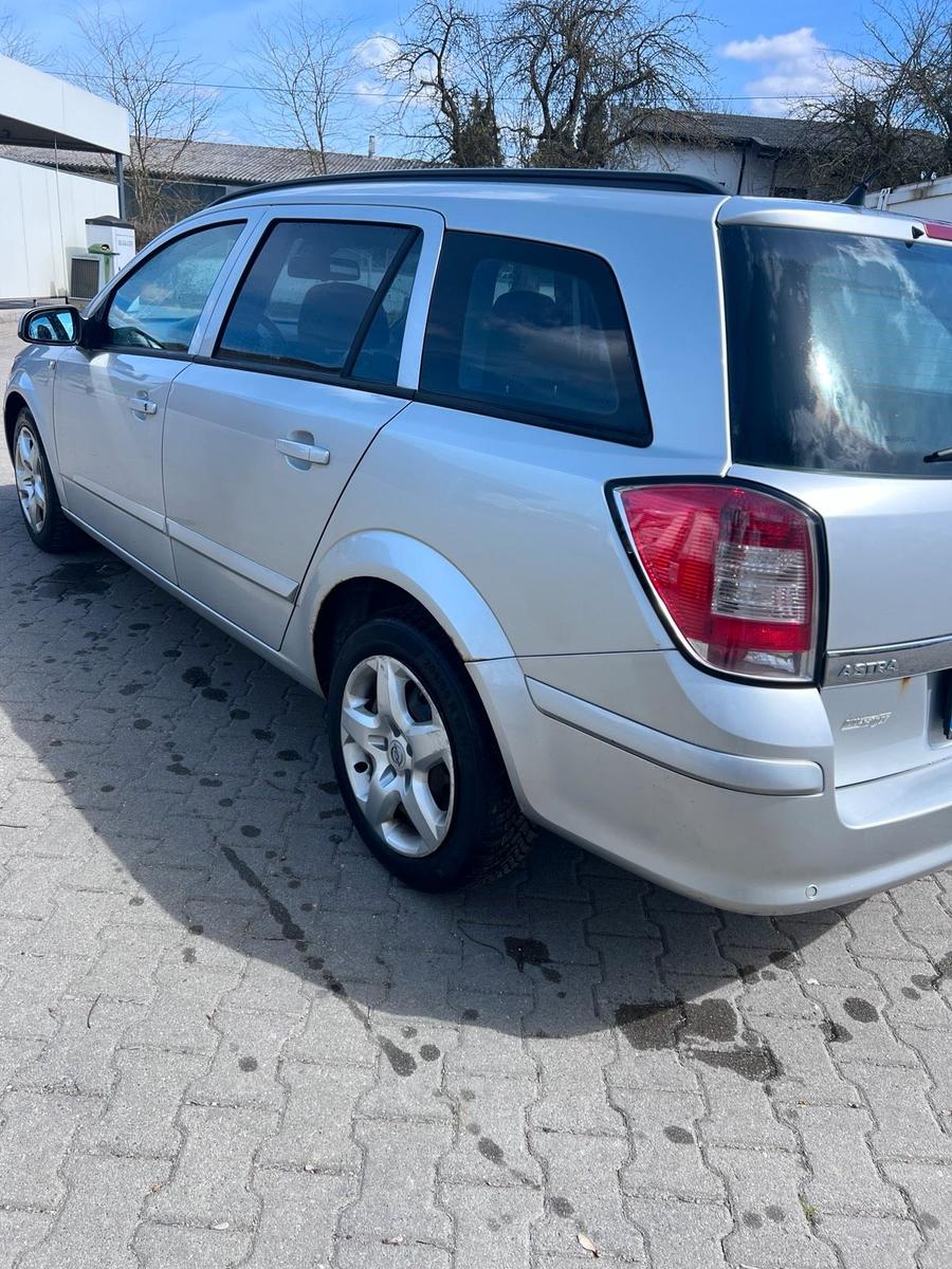 Opel Astra 2008 — engine 129 HP (95kW)