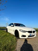 BMW 435i Coupé M Paket 8-fach bereift - mit Benzin-Antrieb: Weiß, Sportwagen