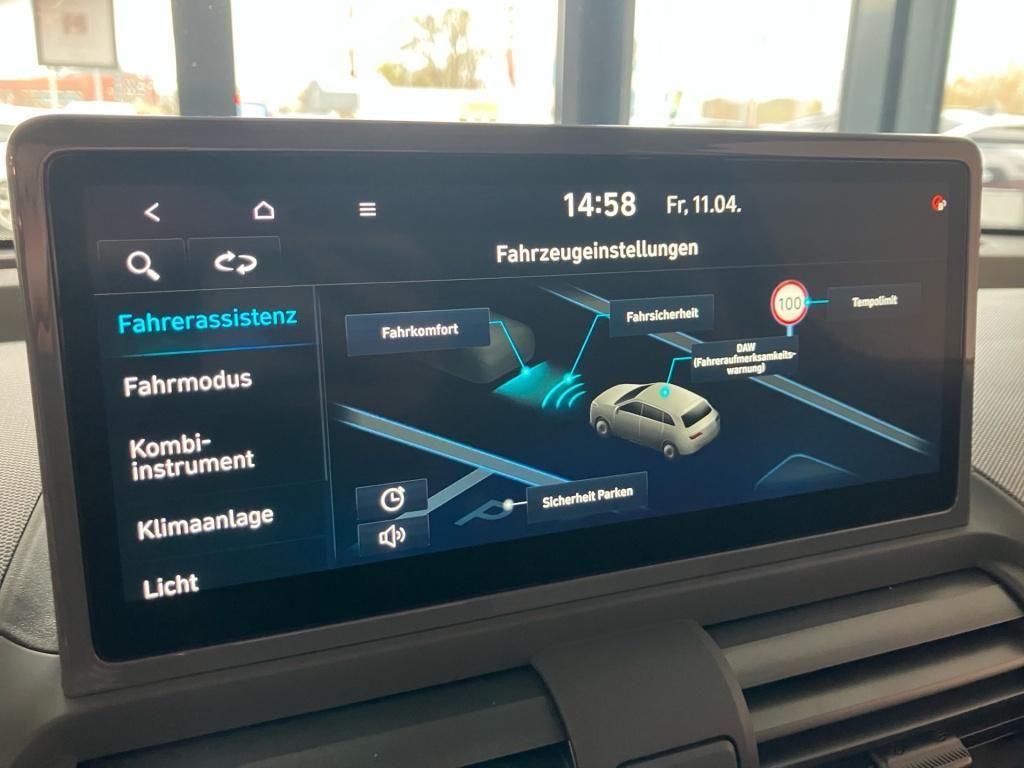 Fahrzeugabbildung Hyundai INSTER Cross EV 49 kWh KlimaA Navi KAM PDC SHZ