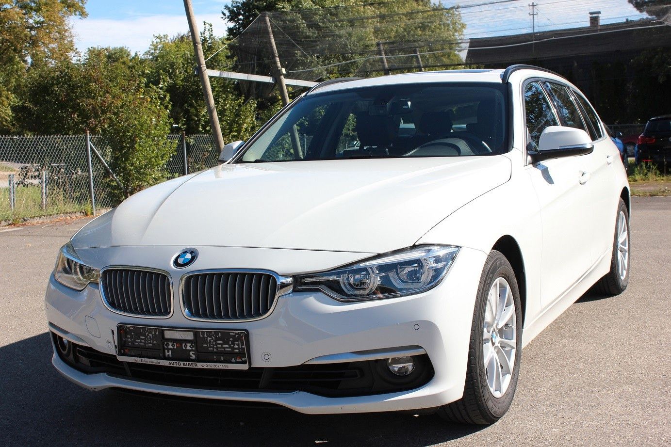 BMW 320iA Touring LuxuryLine Leder-HiFi-Panorama
