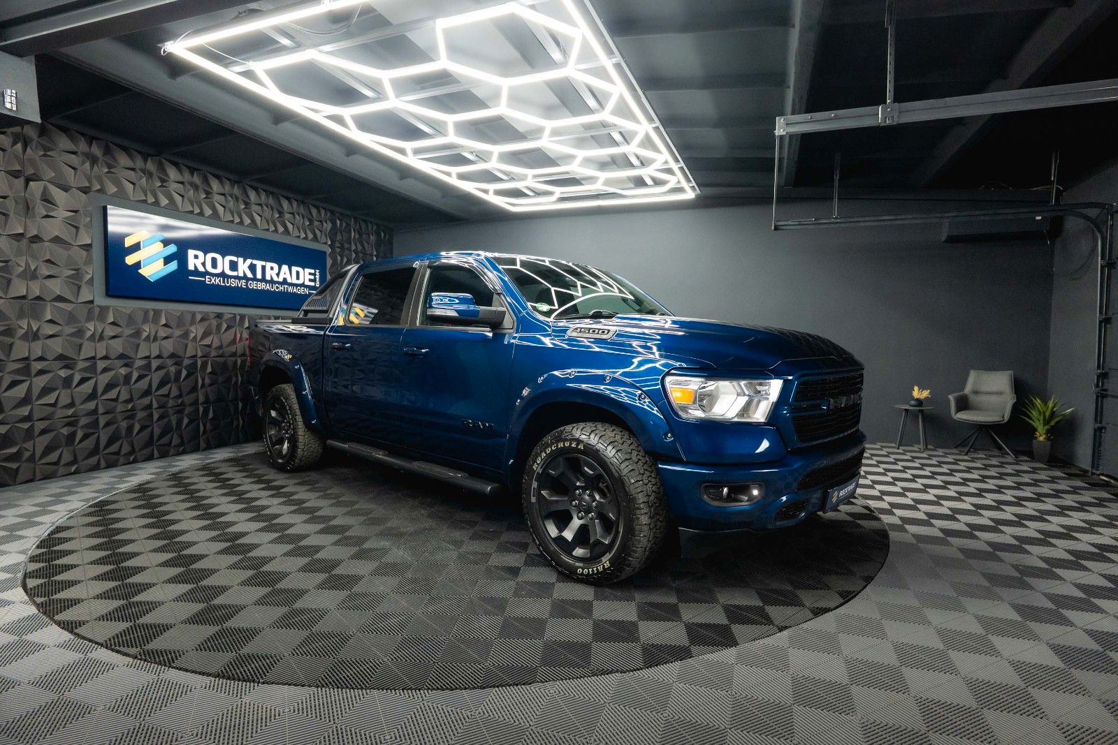Fahrzeugabbildung Dodge RAM 5.7 V8 HEMI 4x4 OFFROAD Night-Paket *LED*