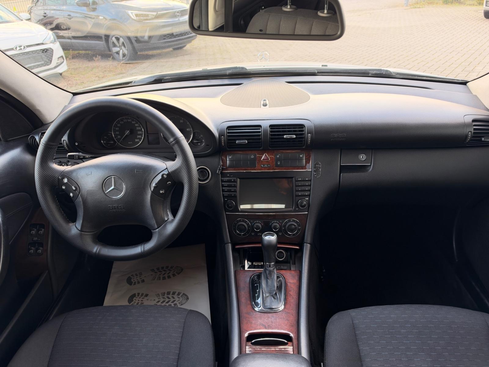 Mercedes-Benz C220 2005 — photo 12