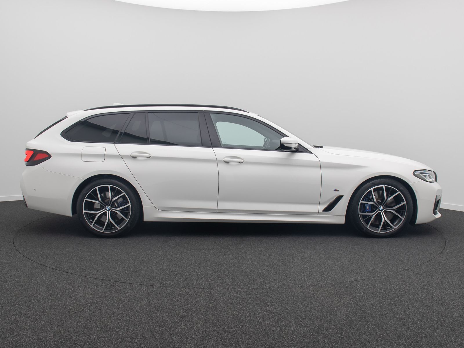 Fahrzeugabbildung BMW 530d xD M Sport DAB Kamera HUD Laser 4*Klima 19"