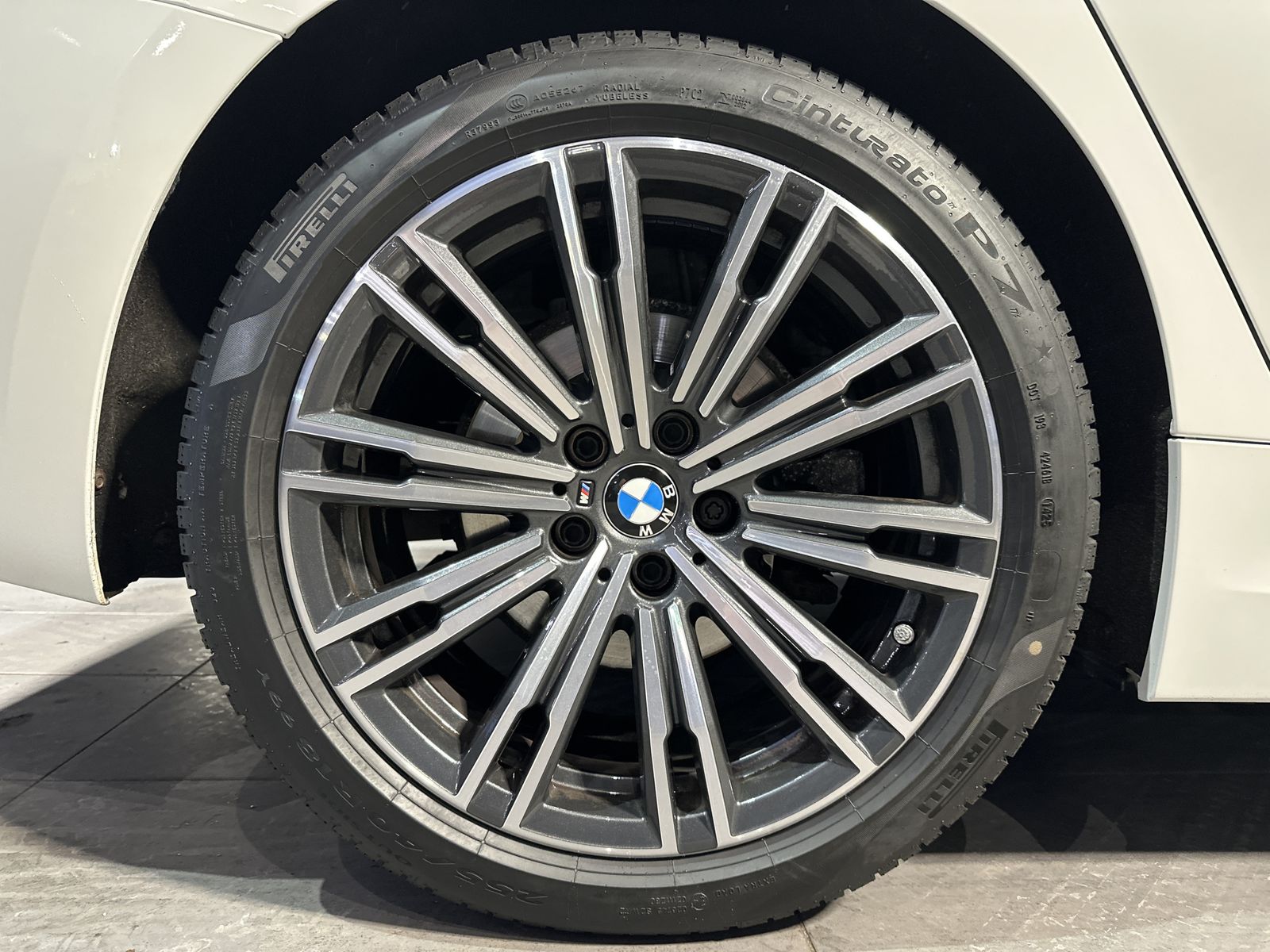 Fahrzeugabbildung BMW 320d Touring xDrive M-Sport NAV+LED+STANDHEIZUNG