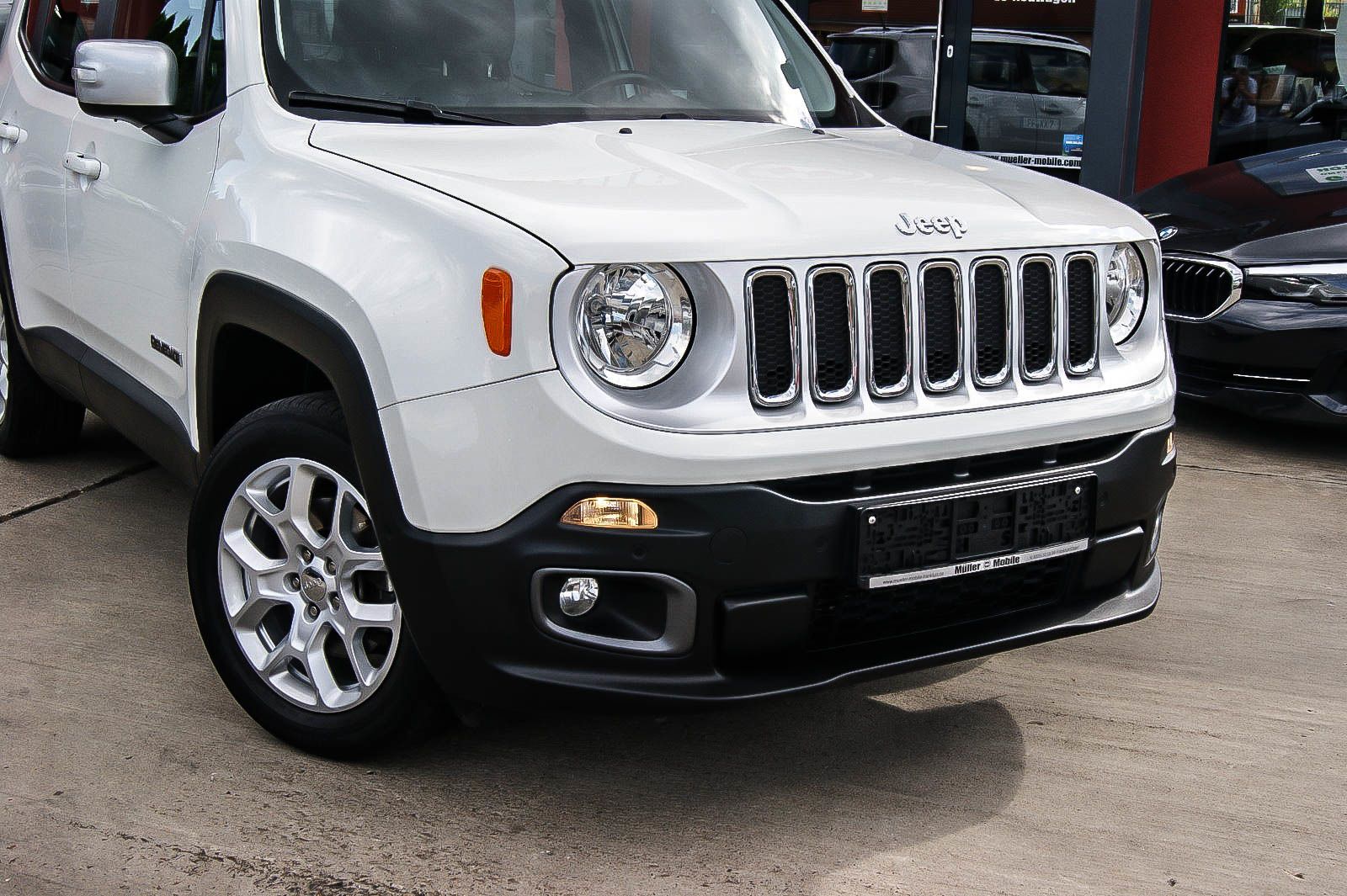 Fahrzeugabbildung Jeep Renegade Limited 4WD Auto LEDER NAVI KEYLESS PDC