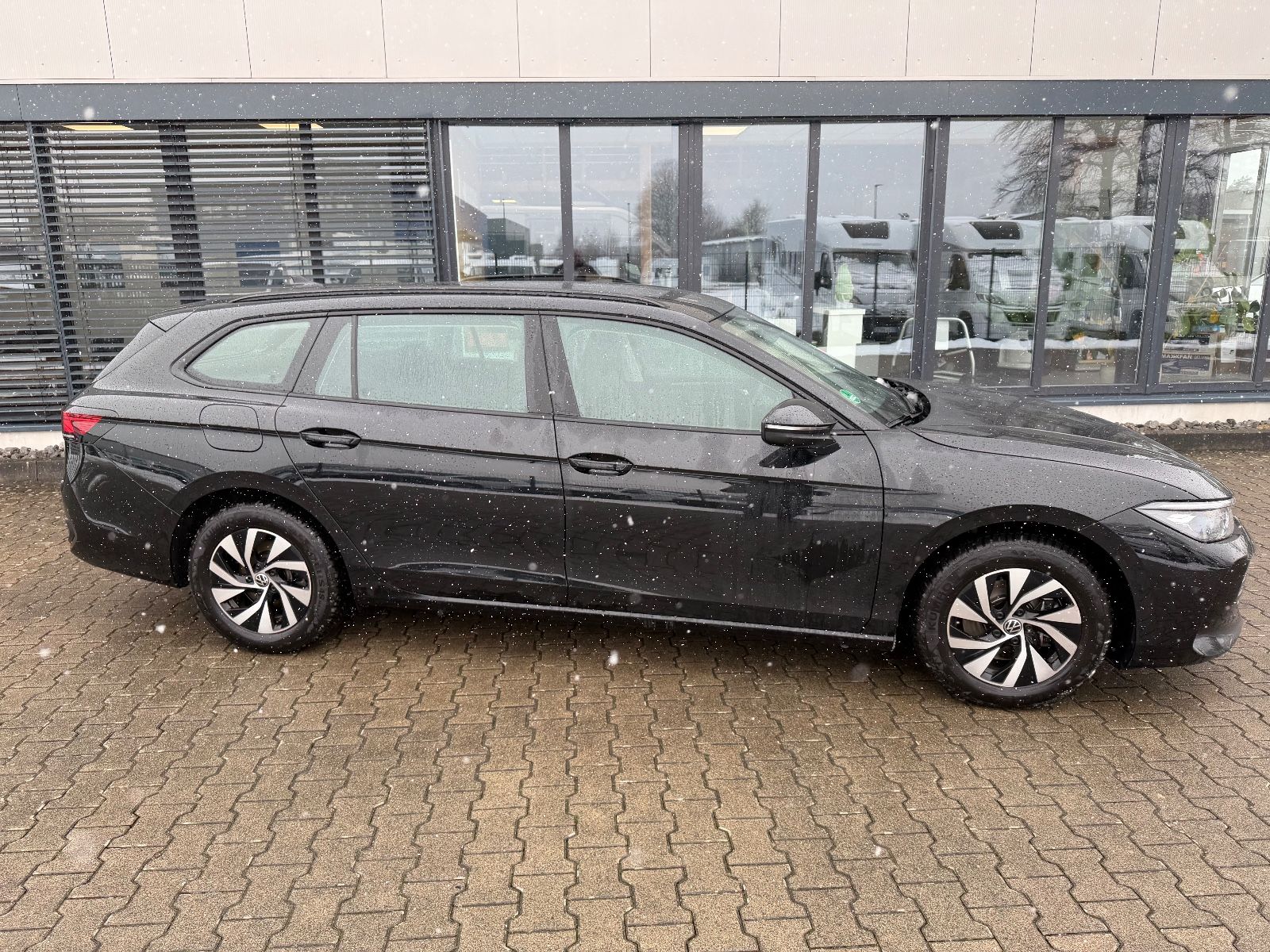 Fahrzeugabbildung Volkswagen Passat Variant 1.5 eTSI DSG Navi