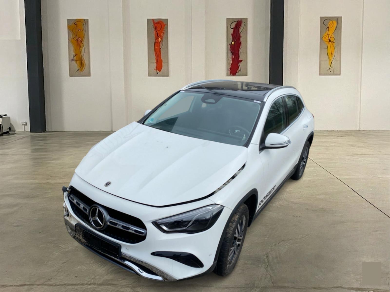 Mercedes-Benz GLA 200 d 4M Progressive/Pano/