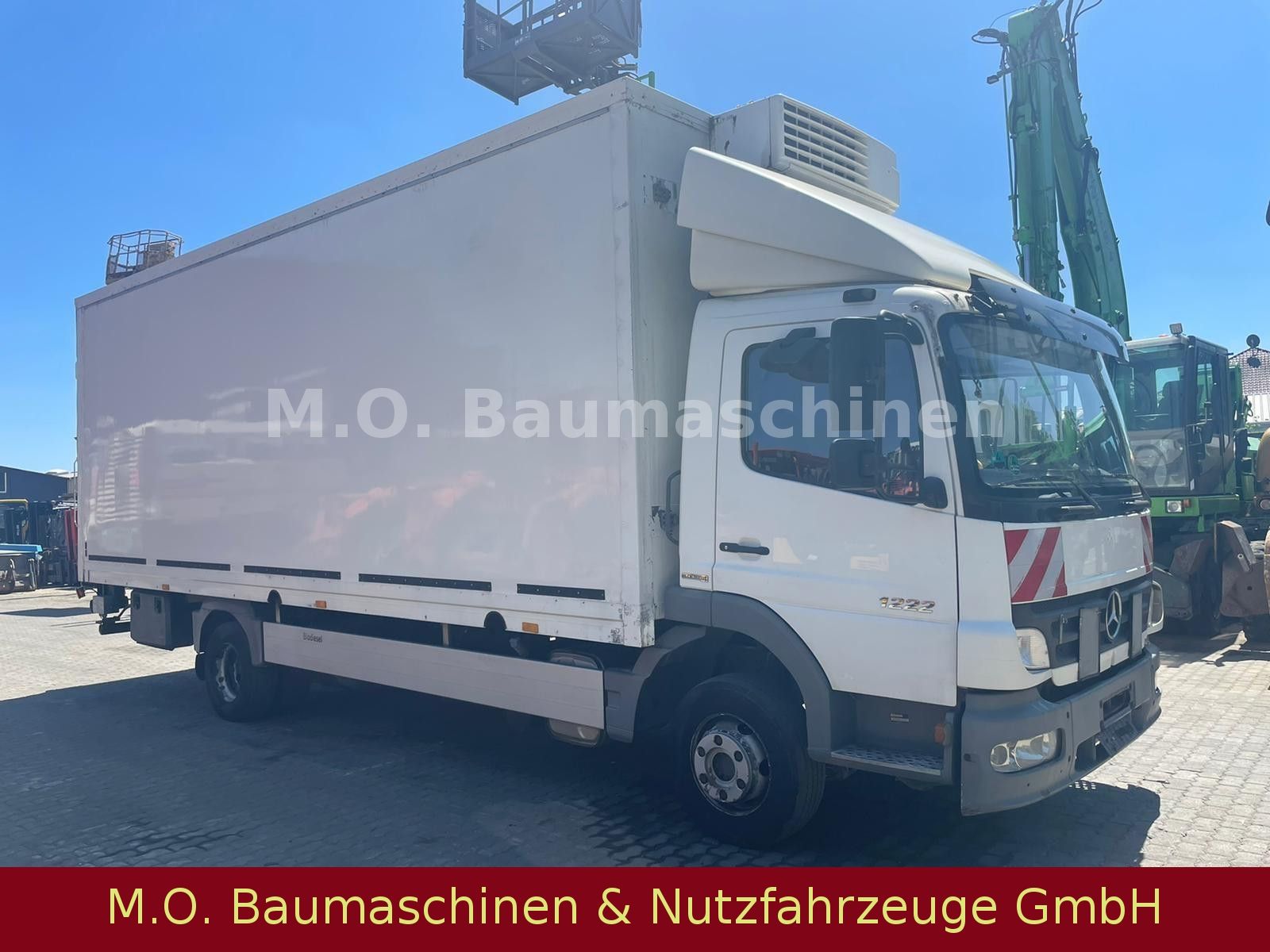 Fahrzeugabbildung Mercedes-Benz 1222 L / Ladebordwand / Thermoking VM-400 D /AC