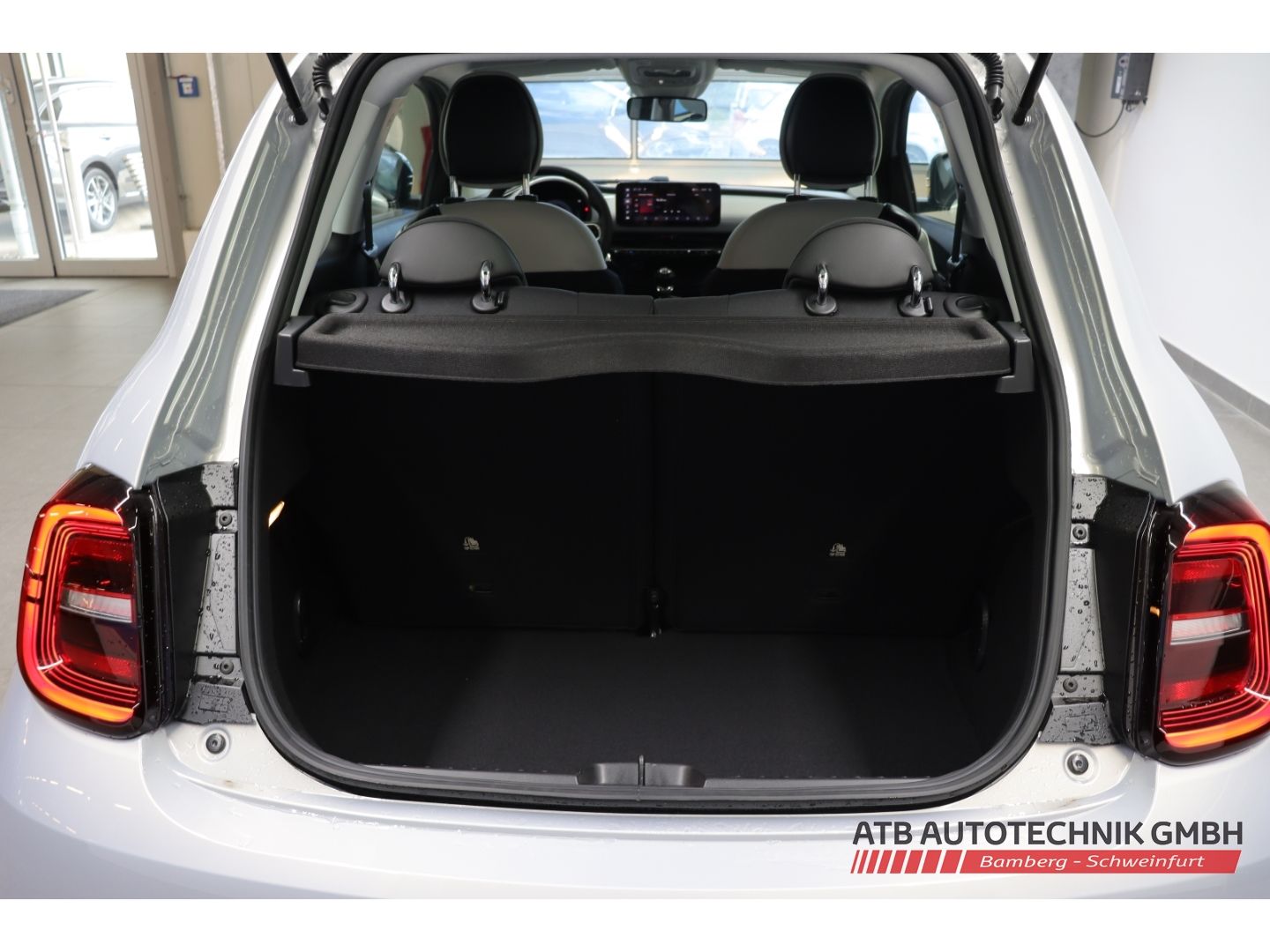 Fahrzeugabbildung Fiat 500 ICON + Komfortpaket Hybrid 1.0l PDC Rückfahr