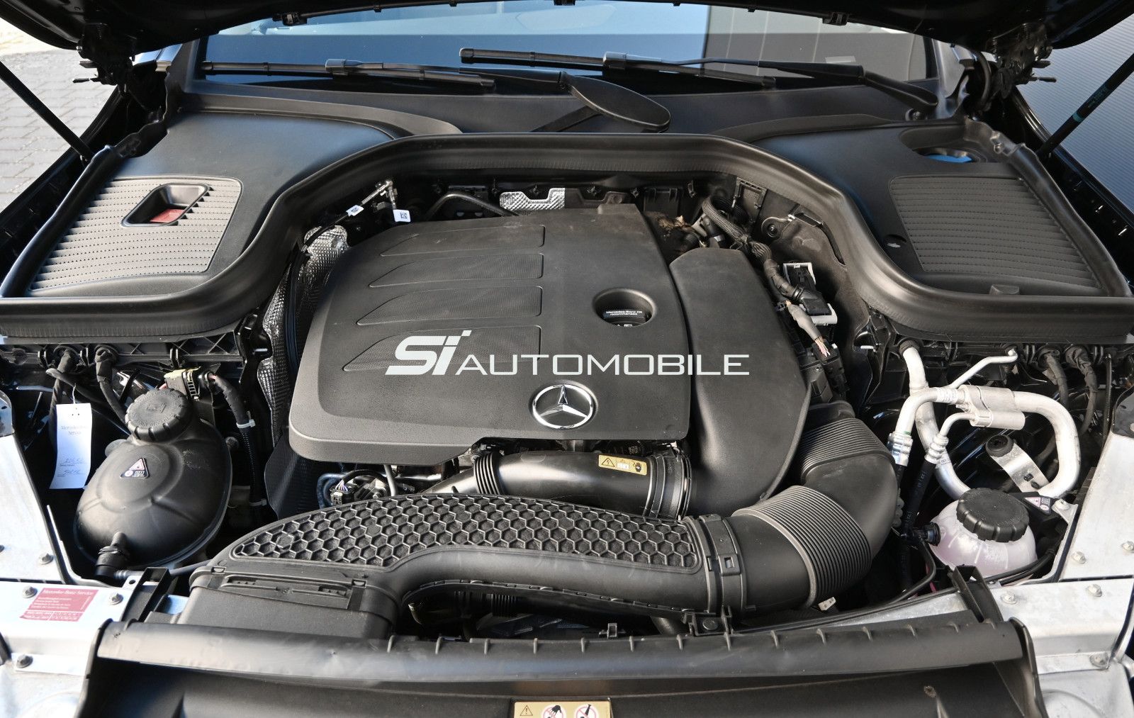 Fahrzeugabbildung Mercedes-Benz GLC 300 4MAT. °AHK°AMG INTERIEUR°SOUND°KAMERA°