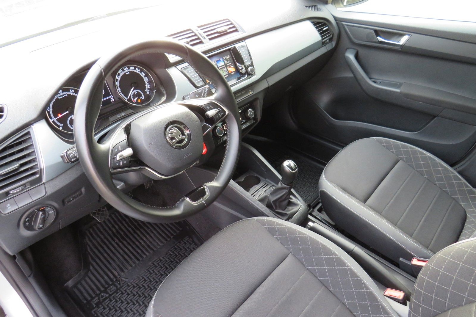 Fahrzeugabbildung SKODA Fabia Combi Ambition APP-CONNECT GRA PDC SITZH.1