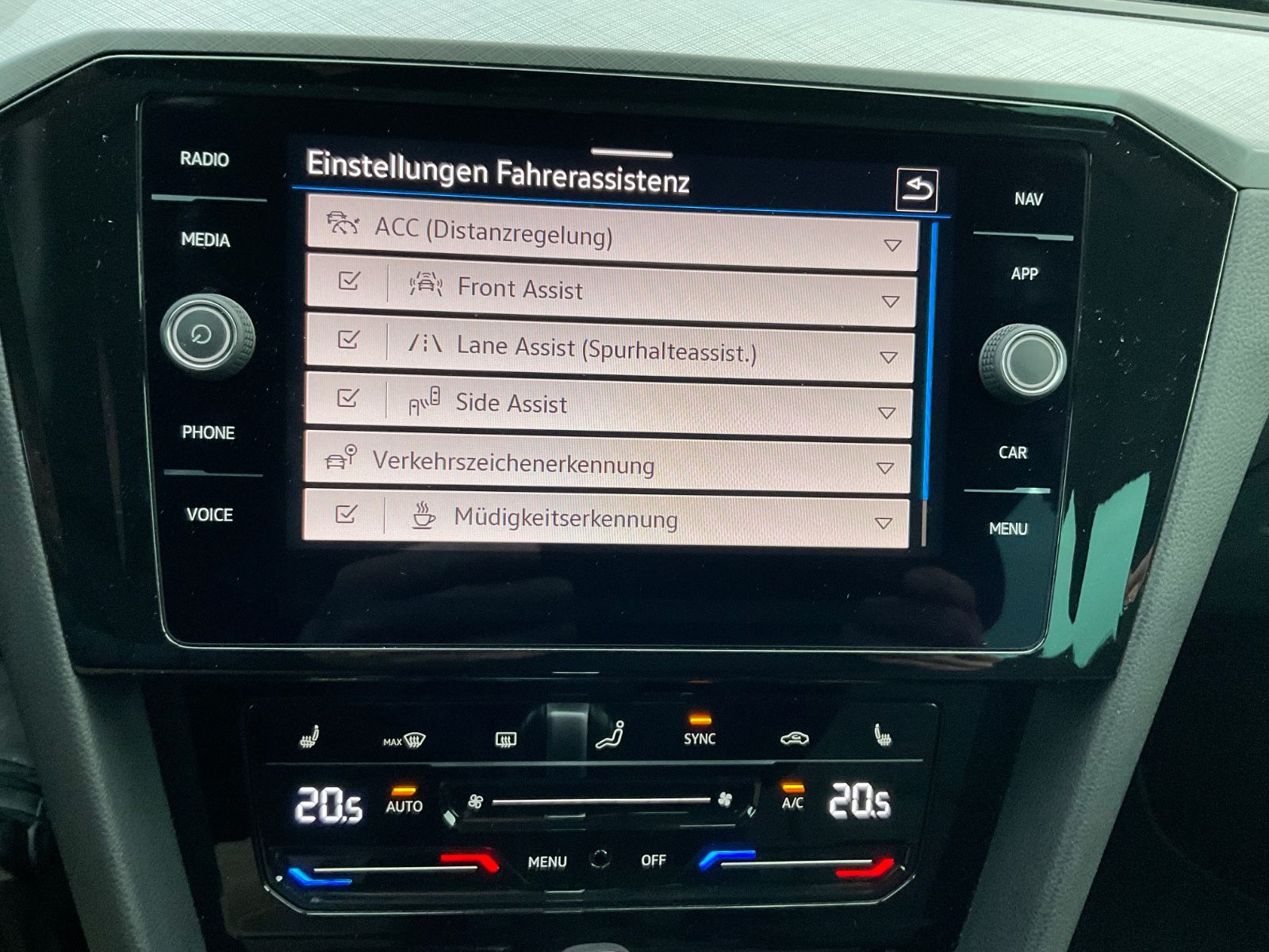 Fahrzeugabbildung Volkswagen Passat Variant 2.0 TDI DSG Busi,Kamera,LED,ACC