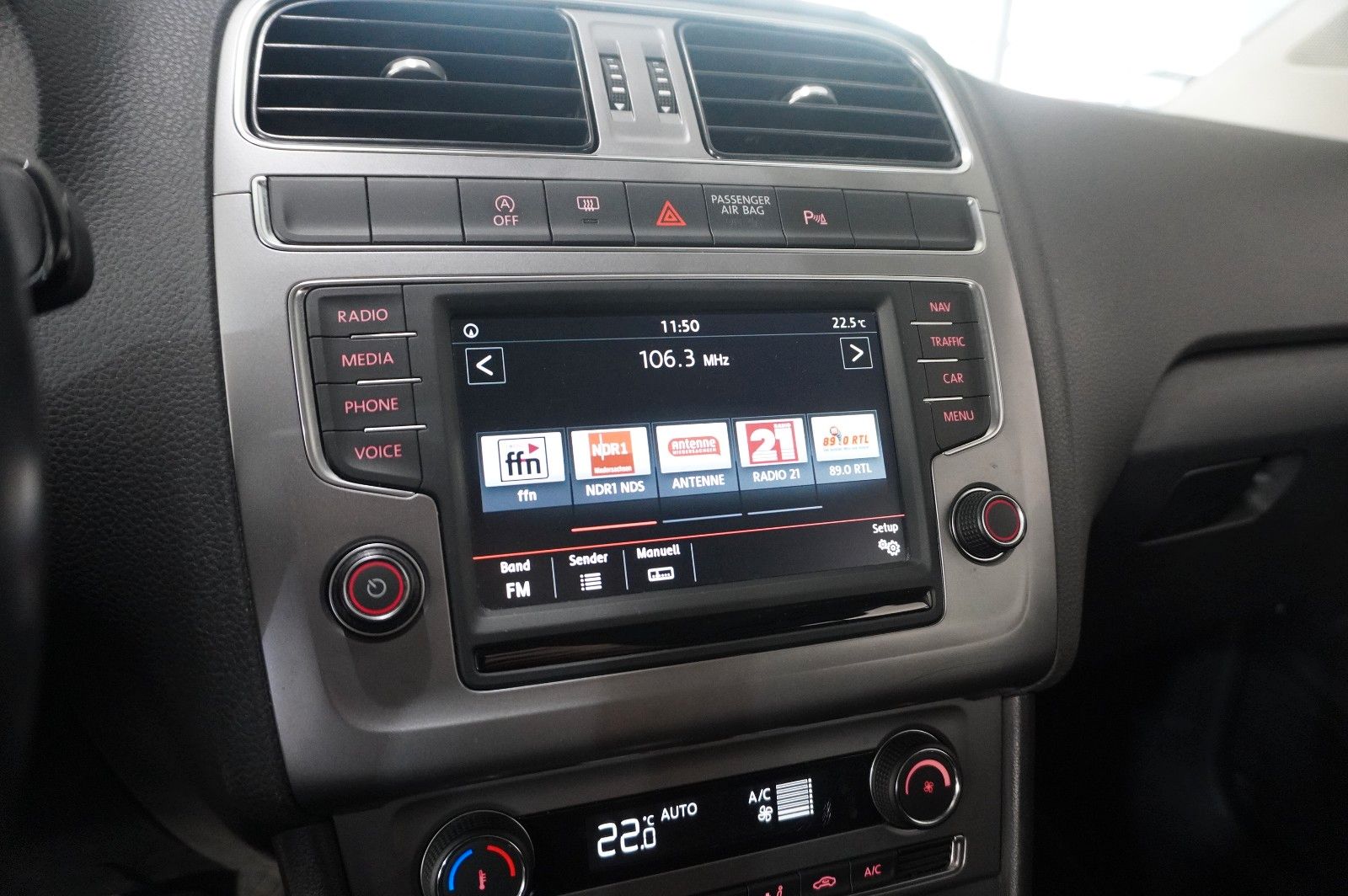 Fahrzeugabbildung Volkswagen Polo V 1.2 TSI LOUNGE DSG NAVI/KLIMA/PDC/TEMP.
