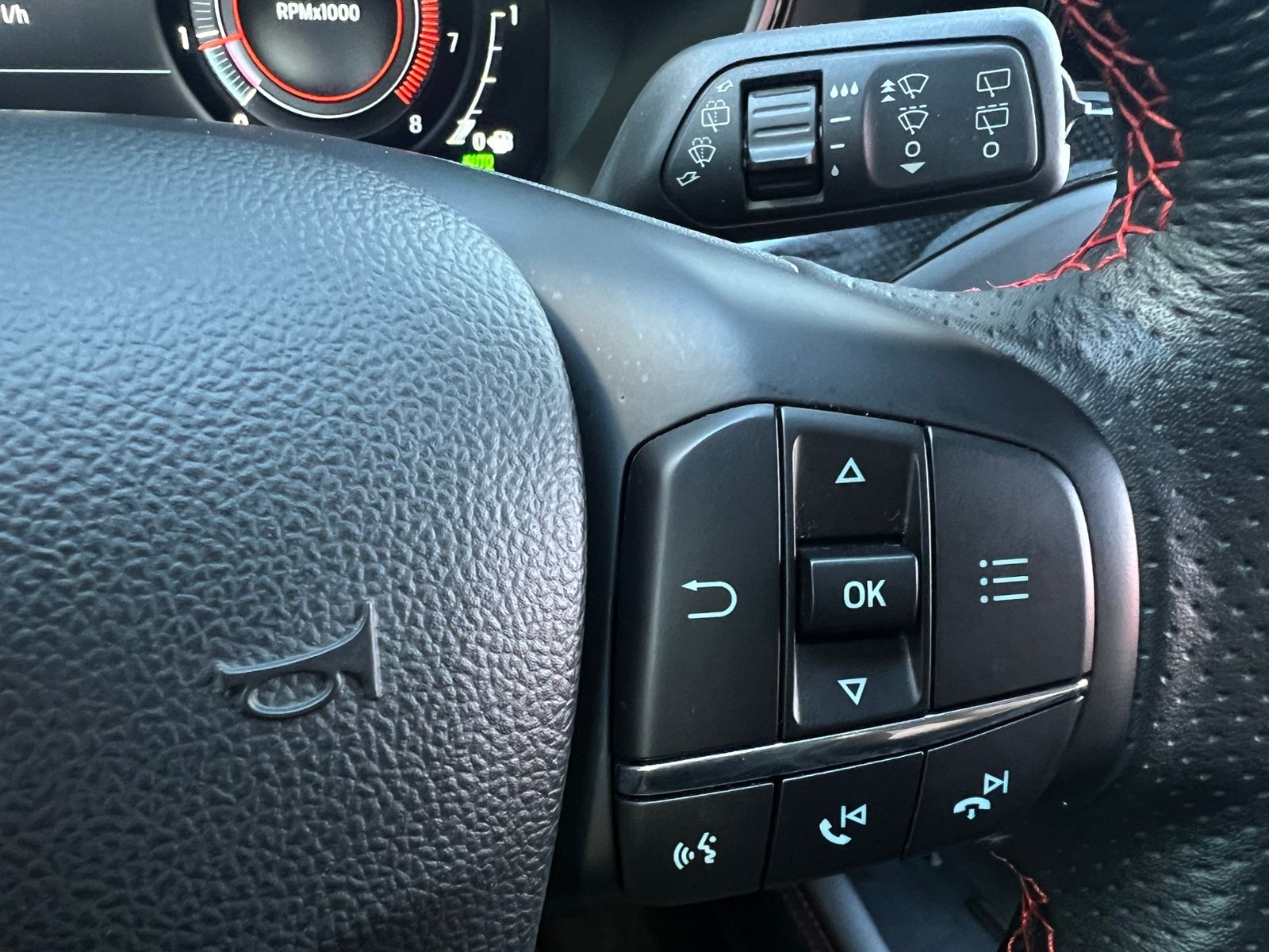 Fahrzeugabbildung Ford Focus Turnier ST-Line X 1.0 EcoBoost Hybrid *AHK