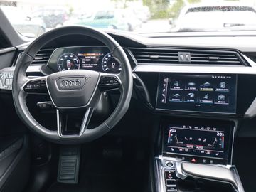 Audi Q8 e-tron - 9