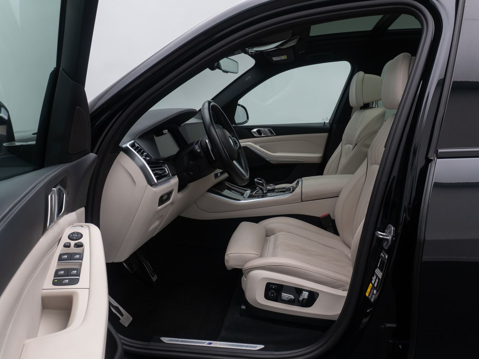 Fahrzeugabbildung BMW X5 xD45e M Sport Panorama DAB DispKey 360°22Zoll