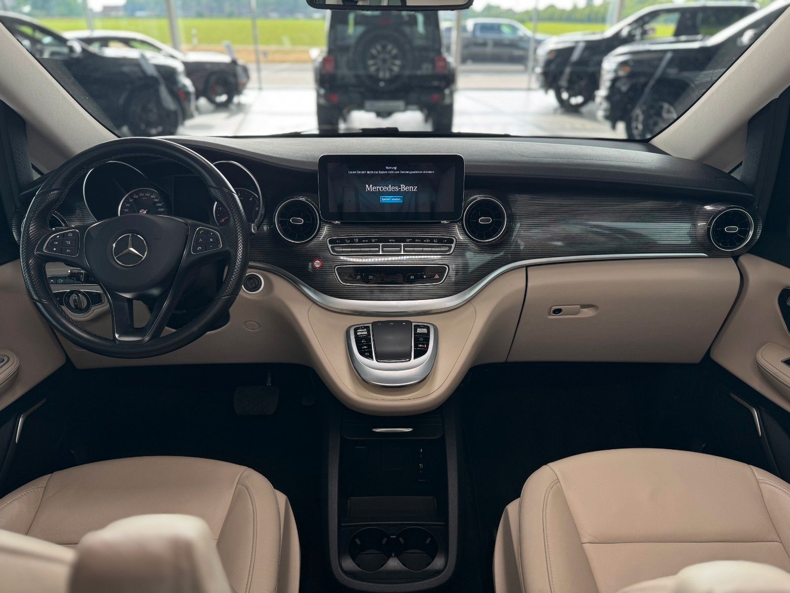 Fahrzeugabbildung Mercedes-Benz V-Klasse V 250d AVANTGARDE EDITION lang "AHK"