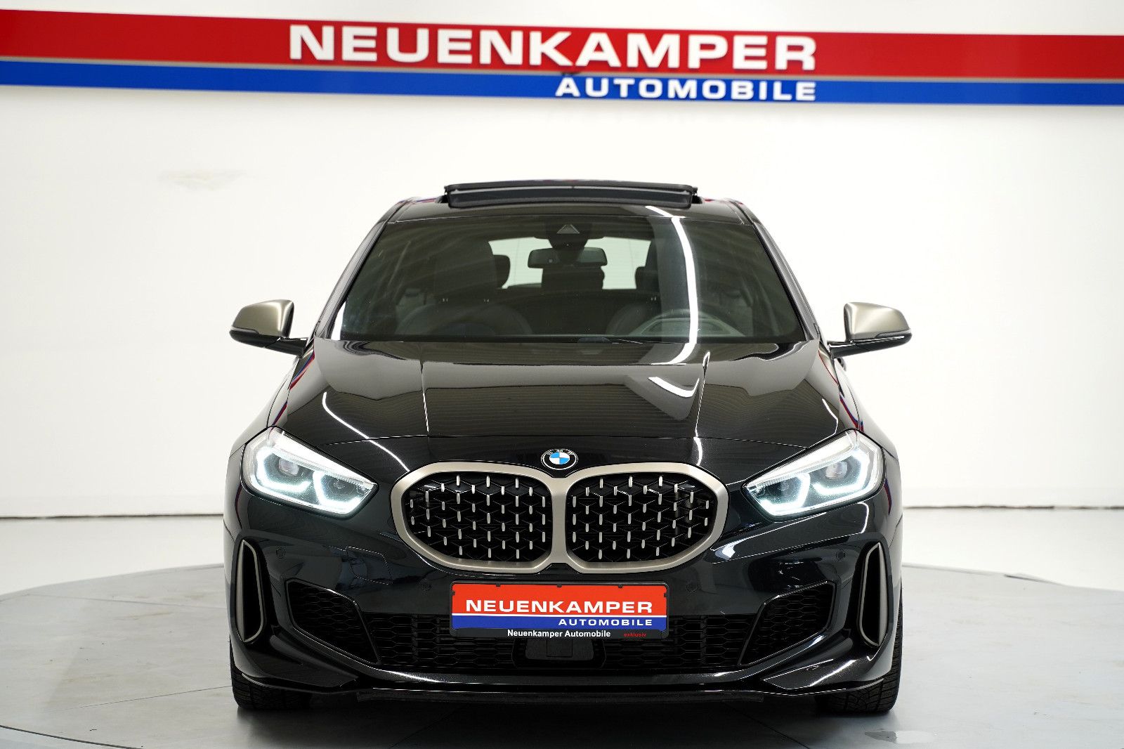 Fahrzeugabbildung BMW M135i xDrive LED Panorama ACC harman/kardon HuD