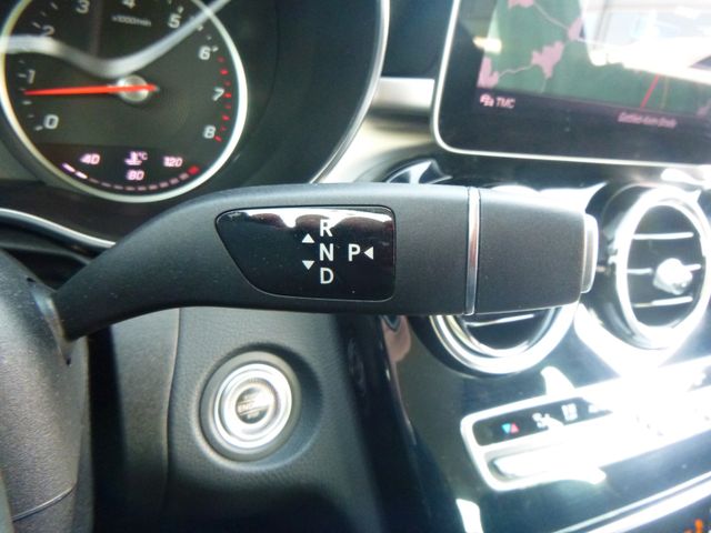 Fahrzeugabbildung Mercedes-Benz C 180 CGI Lim >AUT/NAV/LED/SHZ/PDC/KAM/Distronic