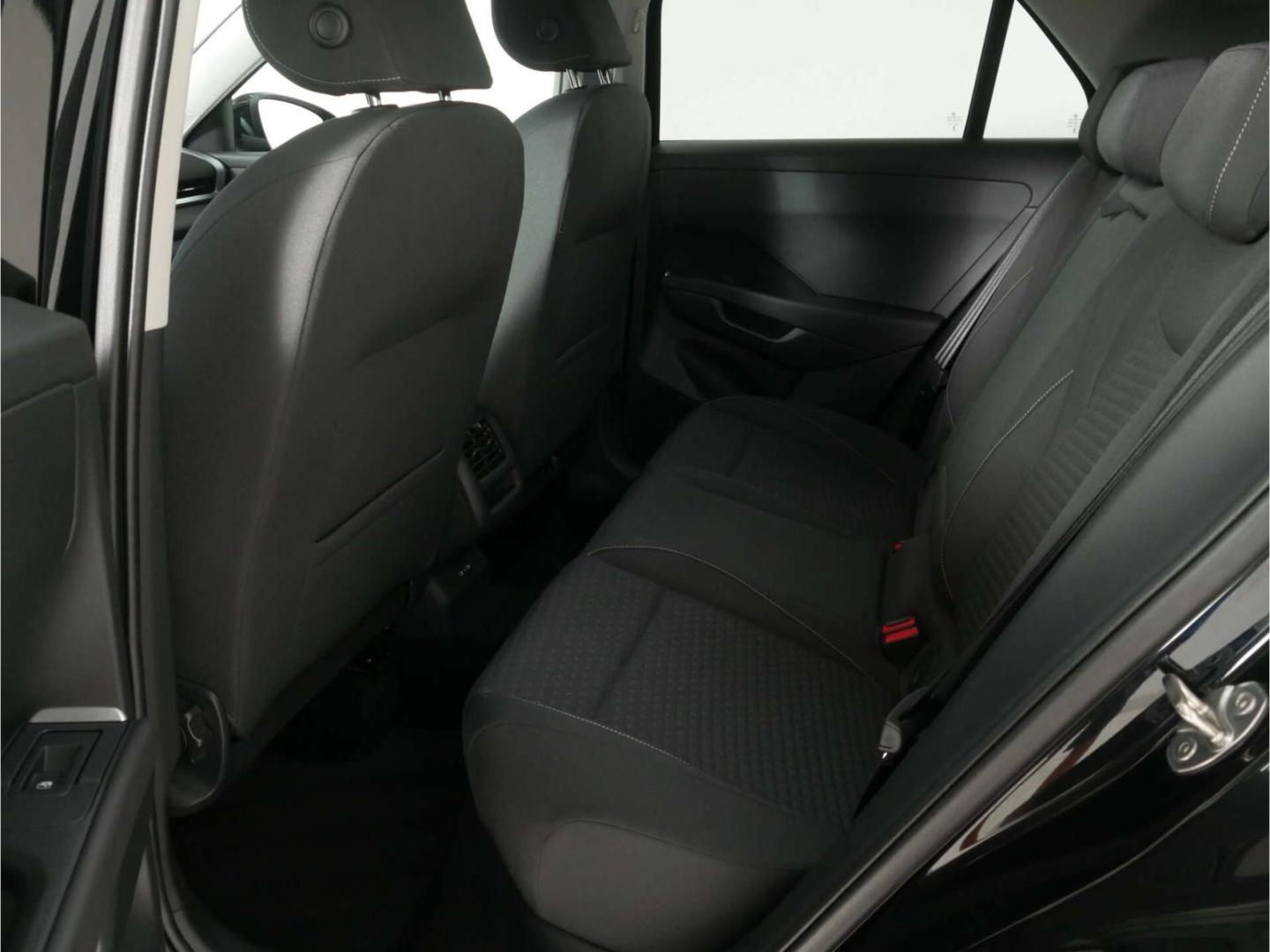 Volkswagen T-Roc 1.5 eTSI Life DSG NAV/LED/ACC/RFK/17'', миниатюра 18