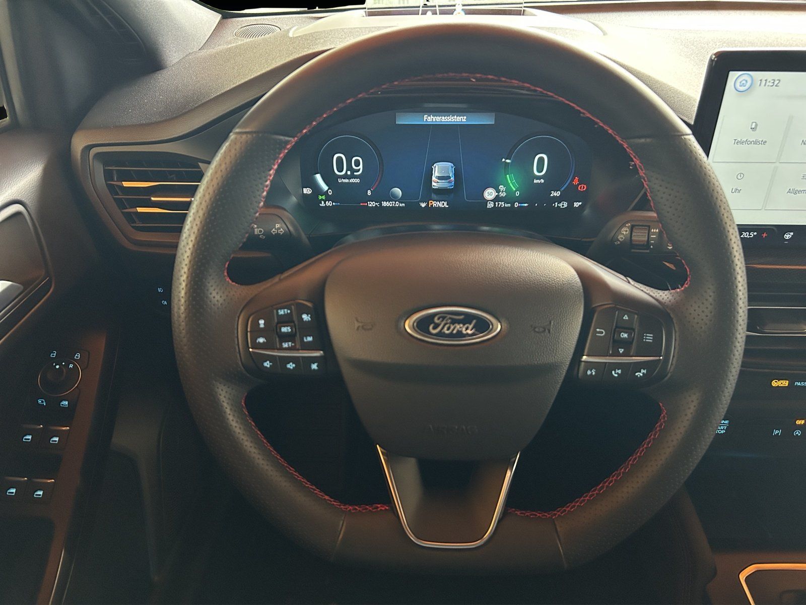 Fahrzeugabbildung Ford Focus 1.0 ST-Line X Aut./LED/ACC/KAMERA/NAVI/AHK