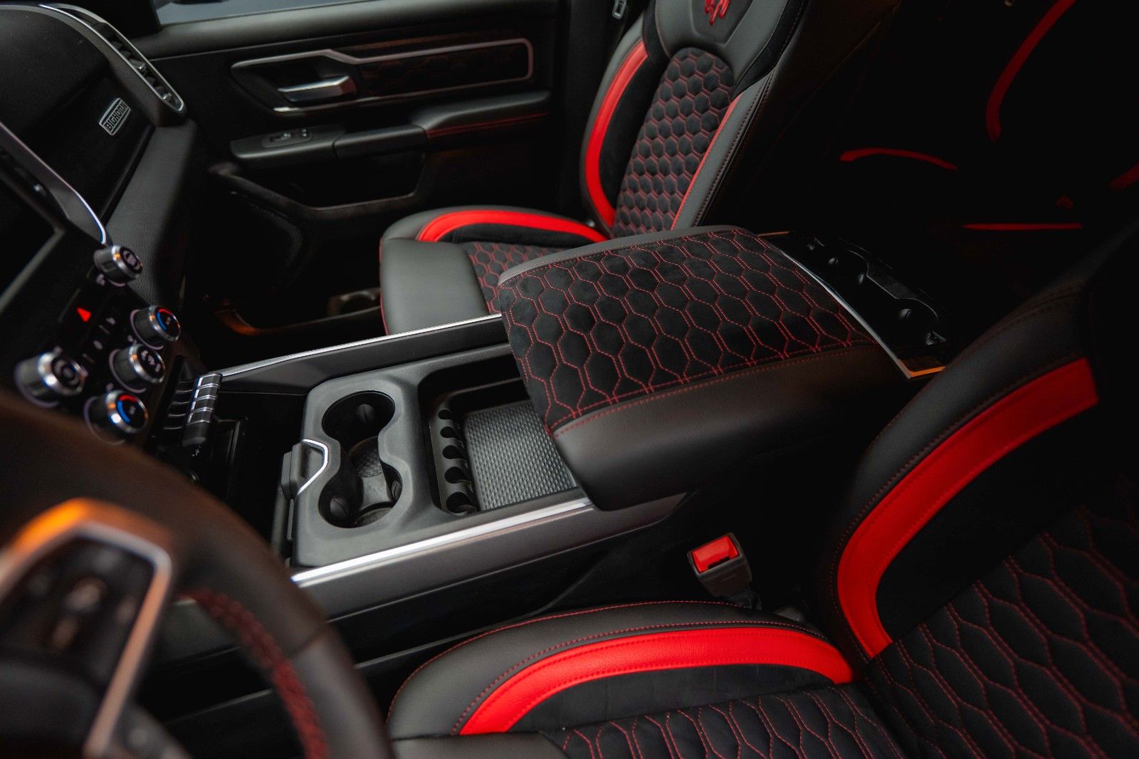 Fahrzeugabbildung Dodge RAM 5.7 V8 HEMI 4x4 OFFROAD Night-Paket Limited