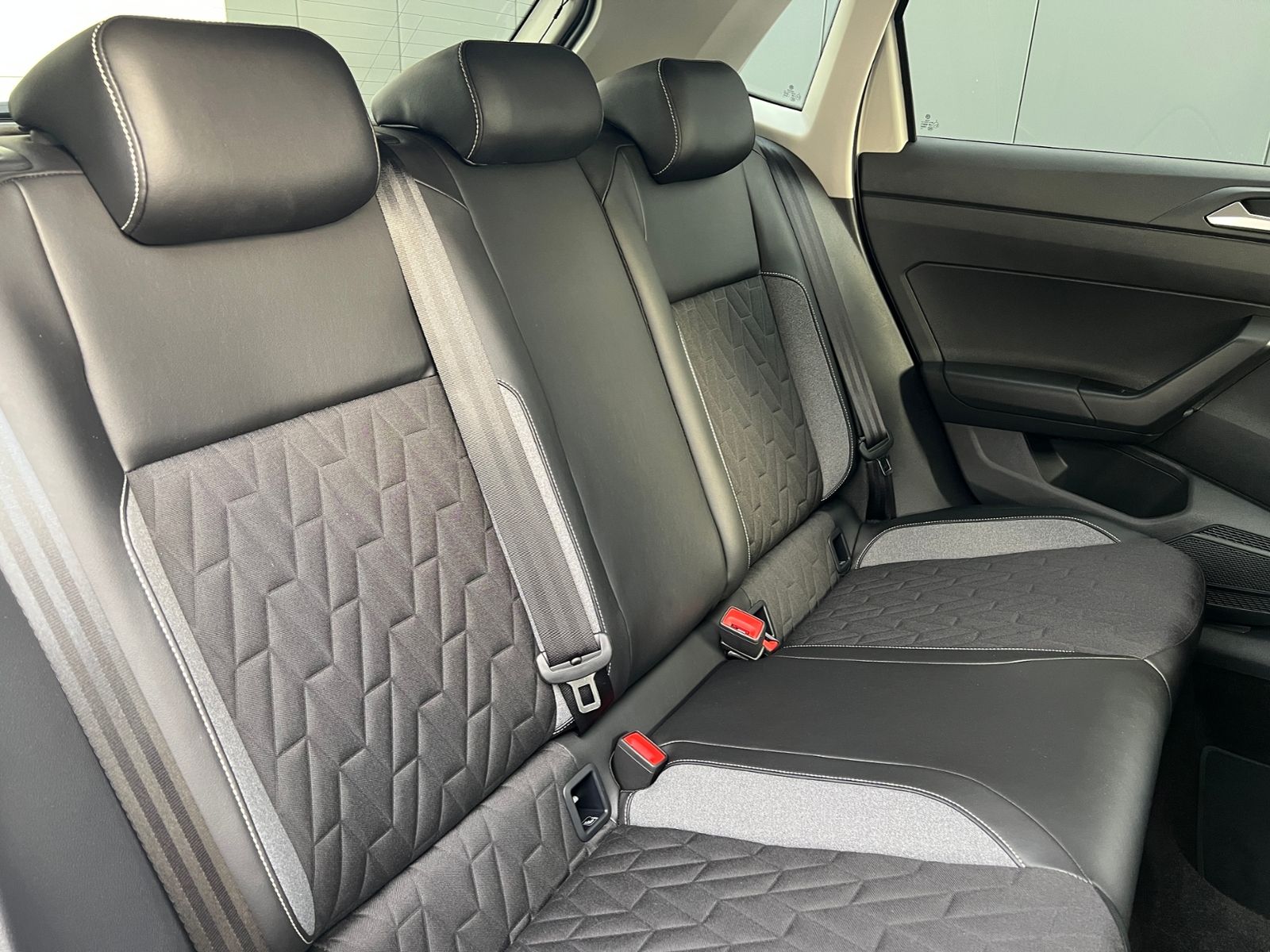 Fahrzeugabbildung Volkswagen Polo GOAL 1.0 TSI DSG *LED, App-Connect, 17'-LM*