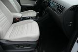Volkswagen Touran Highline Panorama Leder LED Top Zustand! - VW Touran Gebrauchtwagen in Köln
