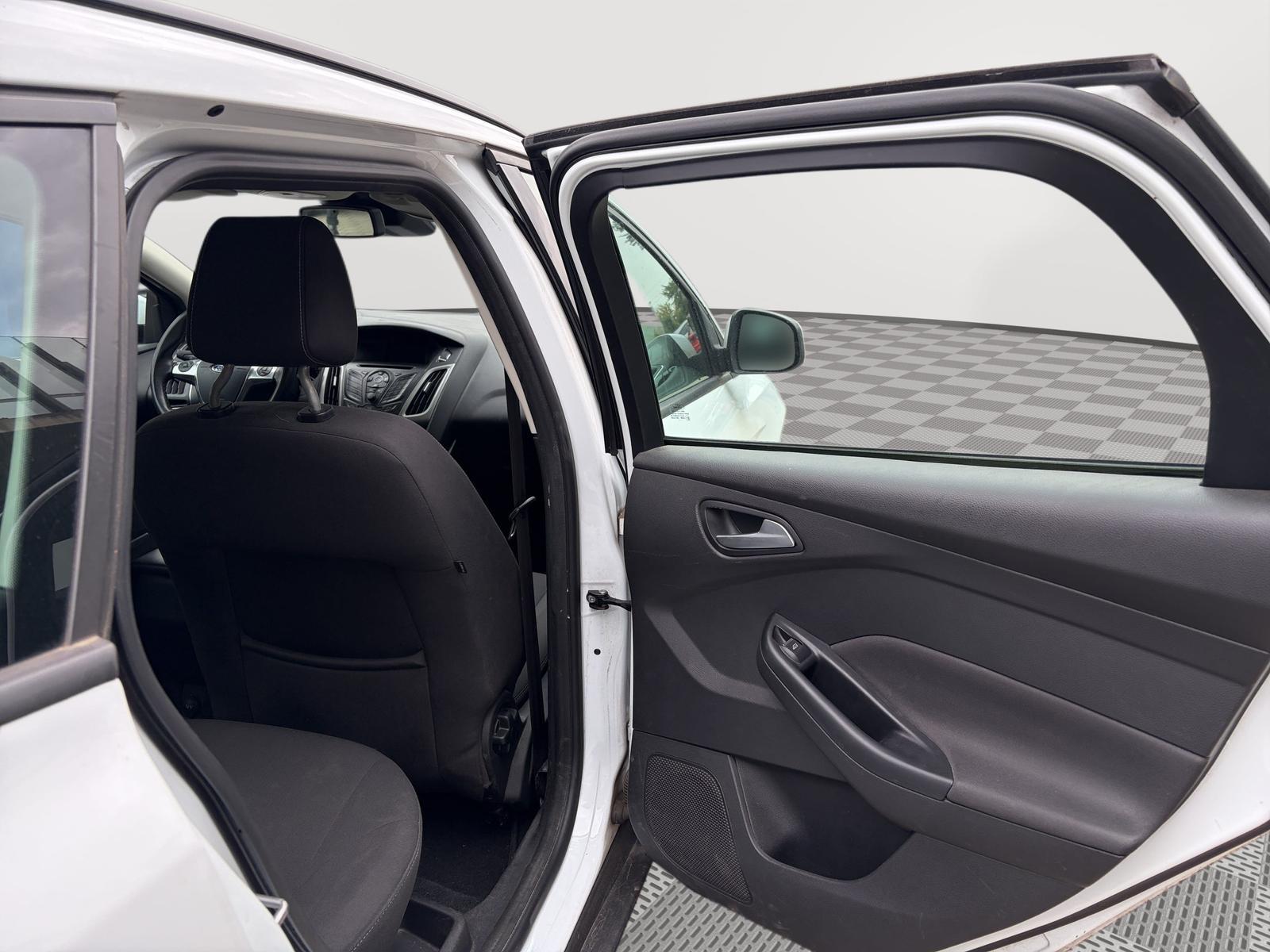 Ford Focus 2013 — photo 16