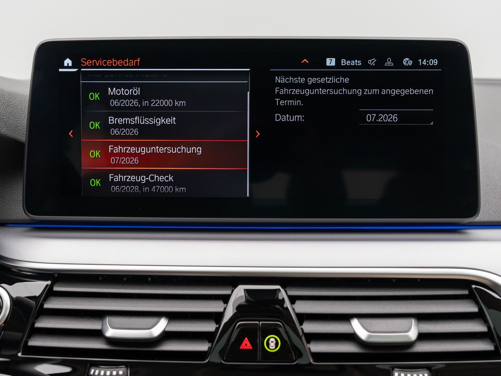 Fahrzeugabbildung BMW 520d Panorama 360° HUD DAB Komfort Alarm AHK LED