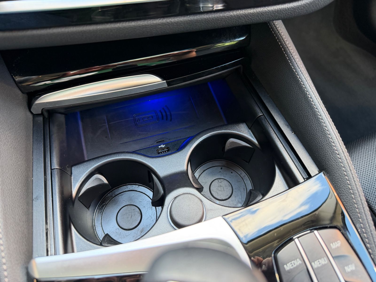 Fahrzeugabbildung BMW 520d Touring xDrive Luxury Line LASER PANO HUD