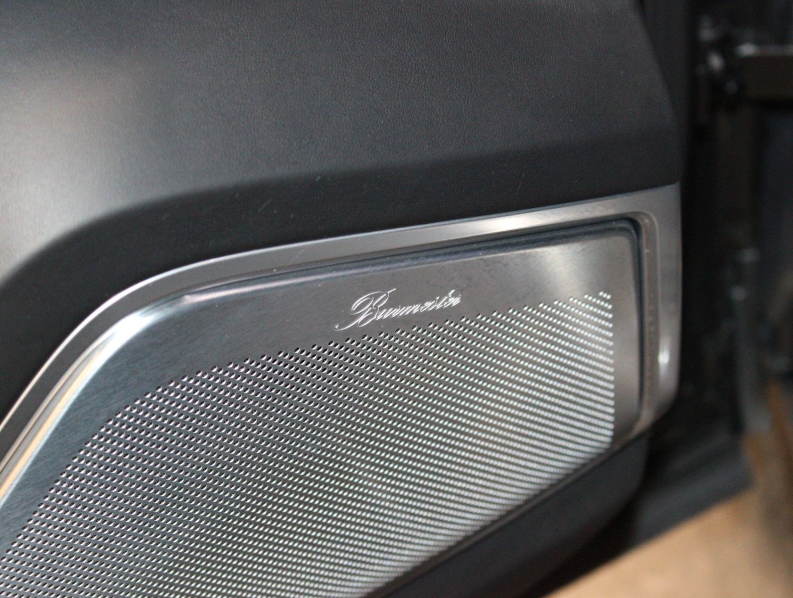 Fahrzeugabbildung Porsche Cayenne Turbo Sport Chrono*Sport Design*VOLL