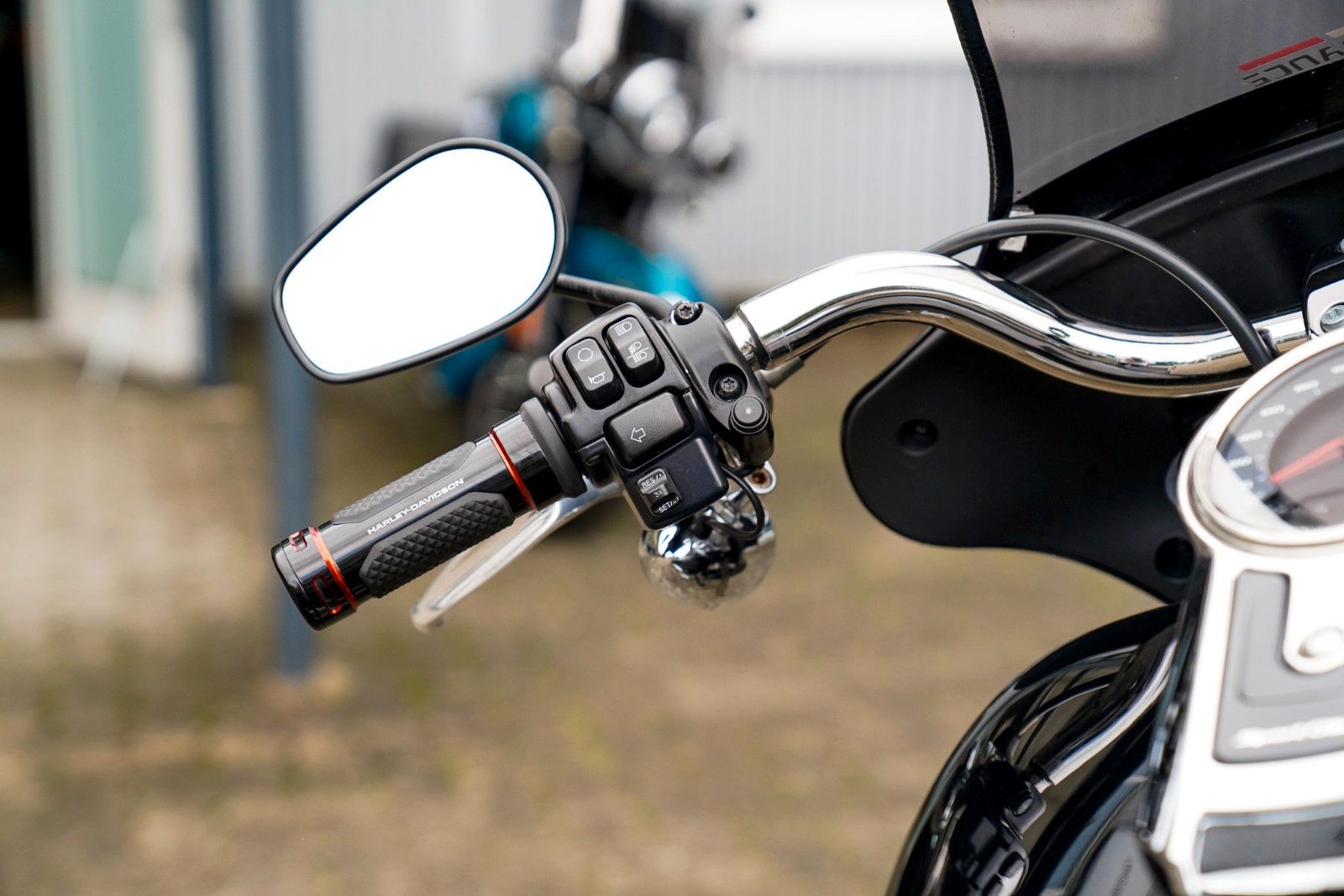 Fahrzeugabbildung Harley-Davidson FLSB Sport Glide 107 cui - Jekill & Hyde
