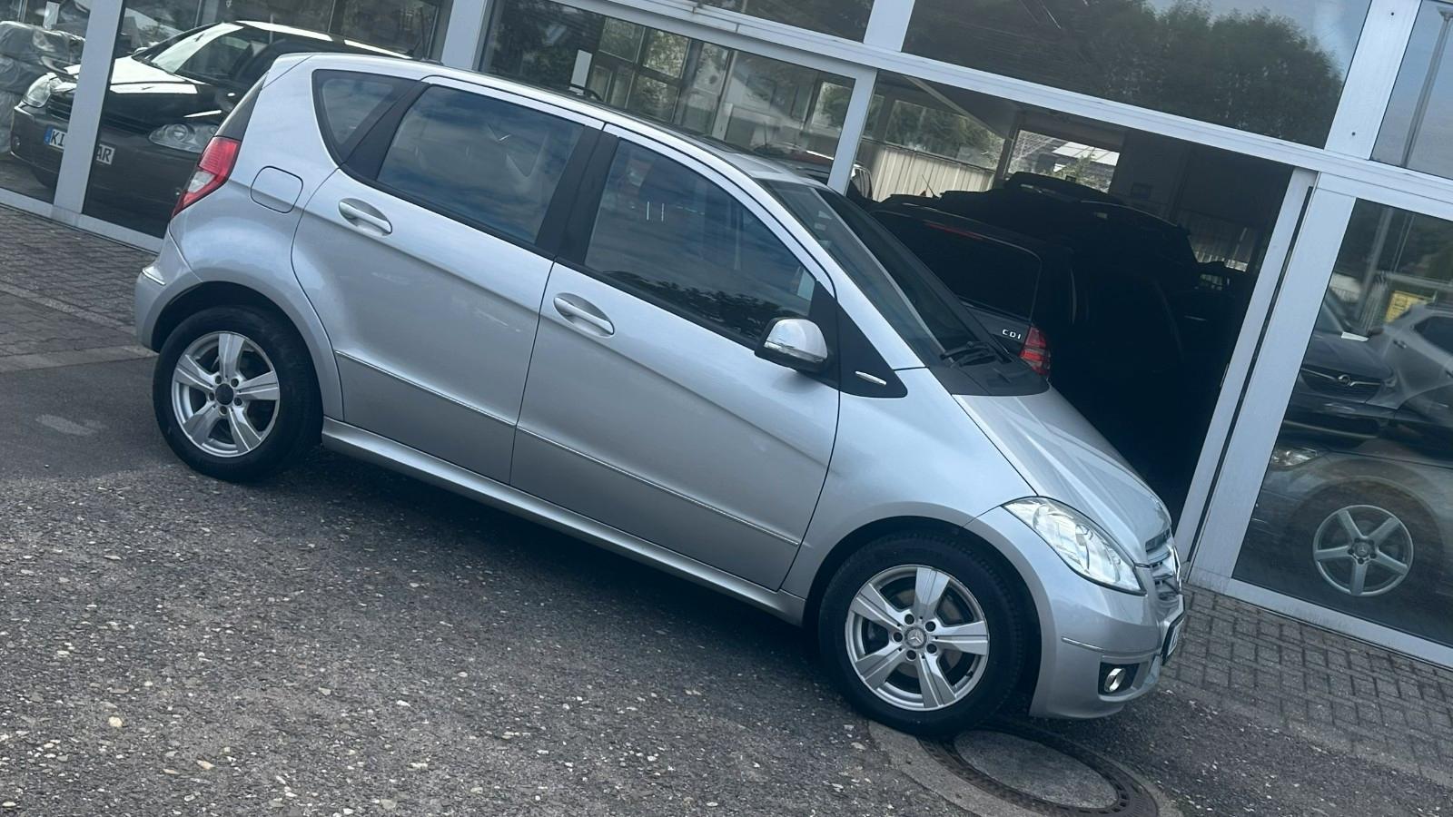 Mercedes-Benz A 180 5-türig*AUTOMATIK*AVANTGARDE*Panorama Dach