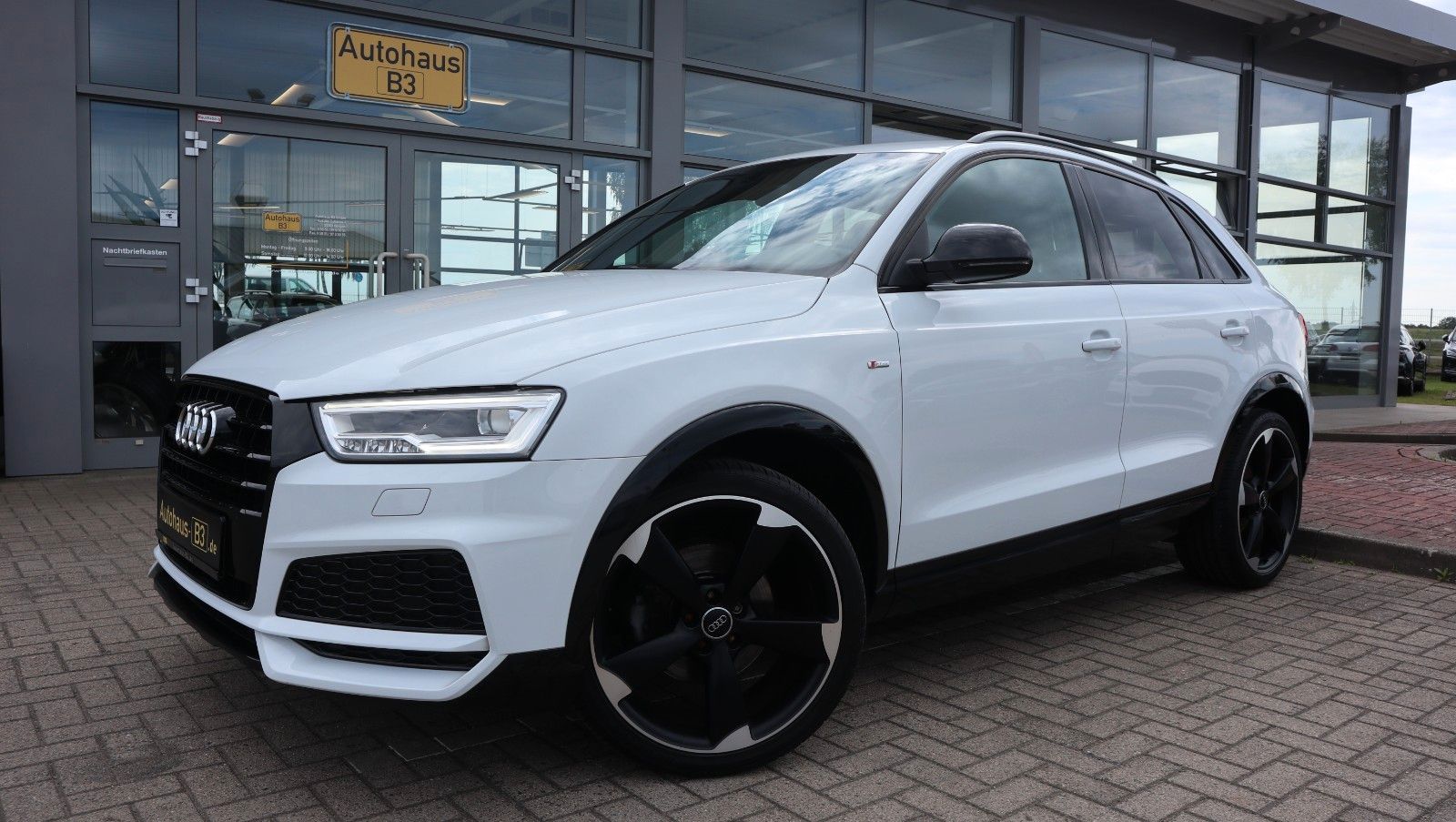 AUDI Q3 sport quattro S Line Navi LED AHK