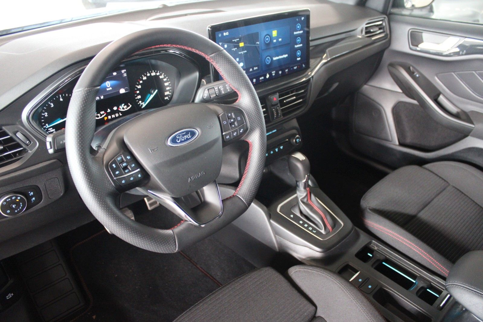 Fahrzeugabbildung Ford Focus ST-Line Aut. LED AHK ACC B&O WinterPak uvm