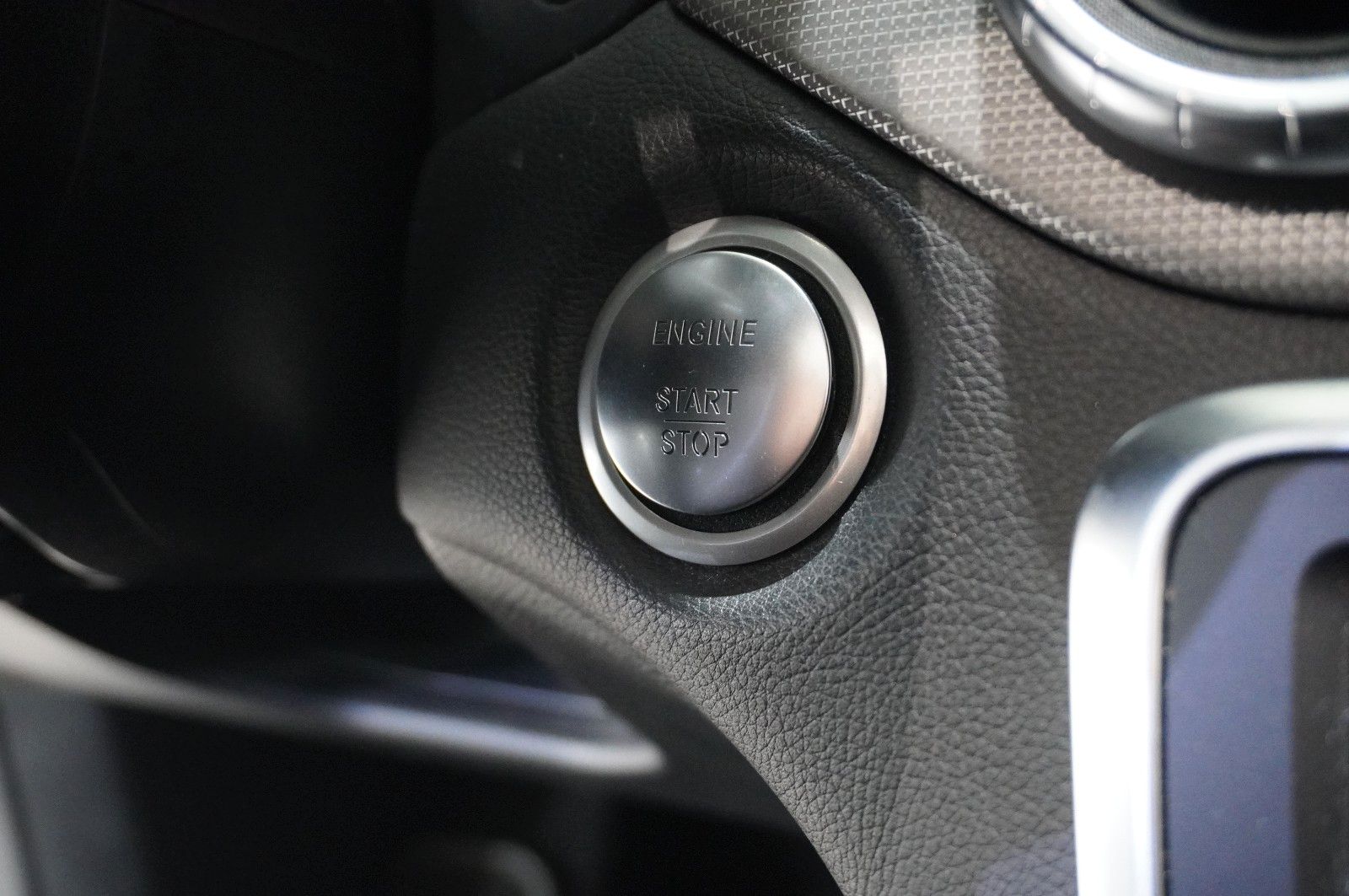 Fahrzeugabbildung Mercedes-Benz CLA 200 SB URBAN 7G-DCT NAVI/LED/PANO./SHZ/SPORT
