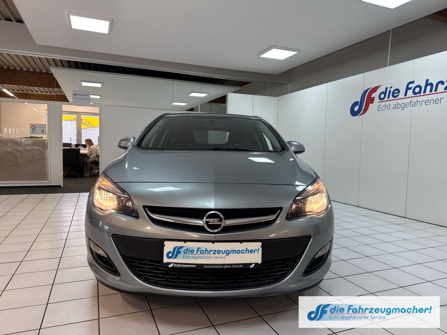 Fahrzeugabbildung Opel Astra J Selection 1.6 GA Klima el.SP Spieg. behe